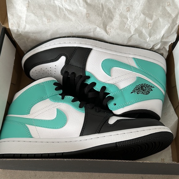 BRAND NEW AUTHENTIC Jordan 1 Mid Tropical Twist Igloo - Picture 3 of 6